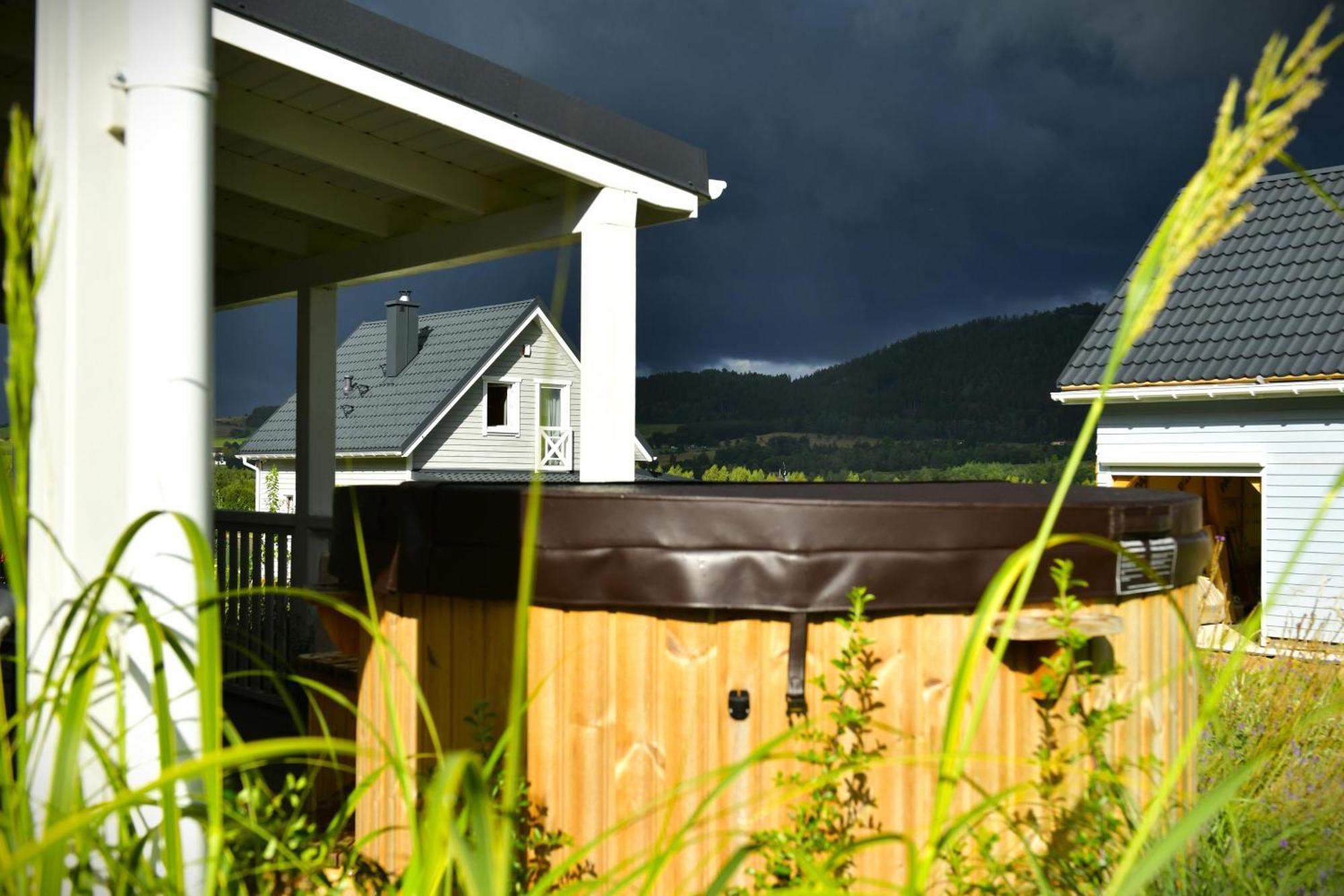 Holiday home Osada Aurora Caloroczne Z Jacuzzi Z Widokiem Na Jezioro I Gory Miszkowice